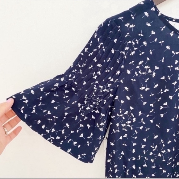 French Connection Komo Pin-tuck Short Sleeve Blouse Blue/white Size XS NEW - Picture 2 of 6